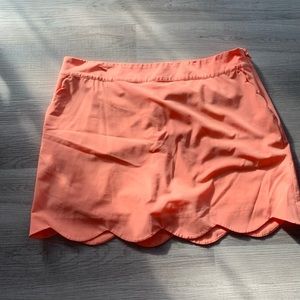 Vineyard Vines peach scalloped tennis skirt